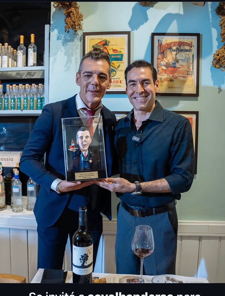 El Banderas con su estatuilla